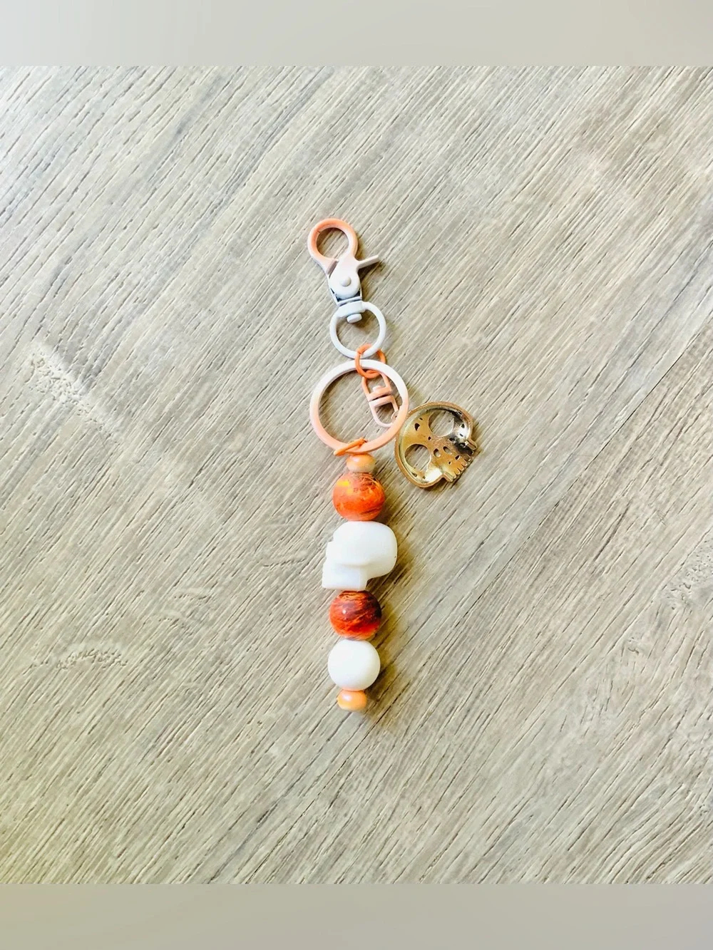 NEW📚Homemade Crafted Beaded Skull Keychain (Glow-in-the-Dark)